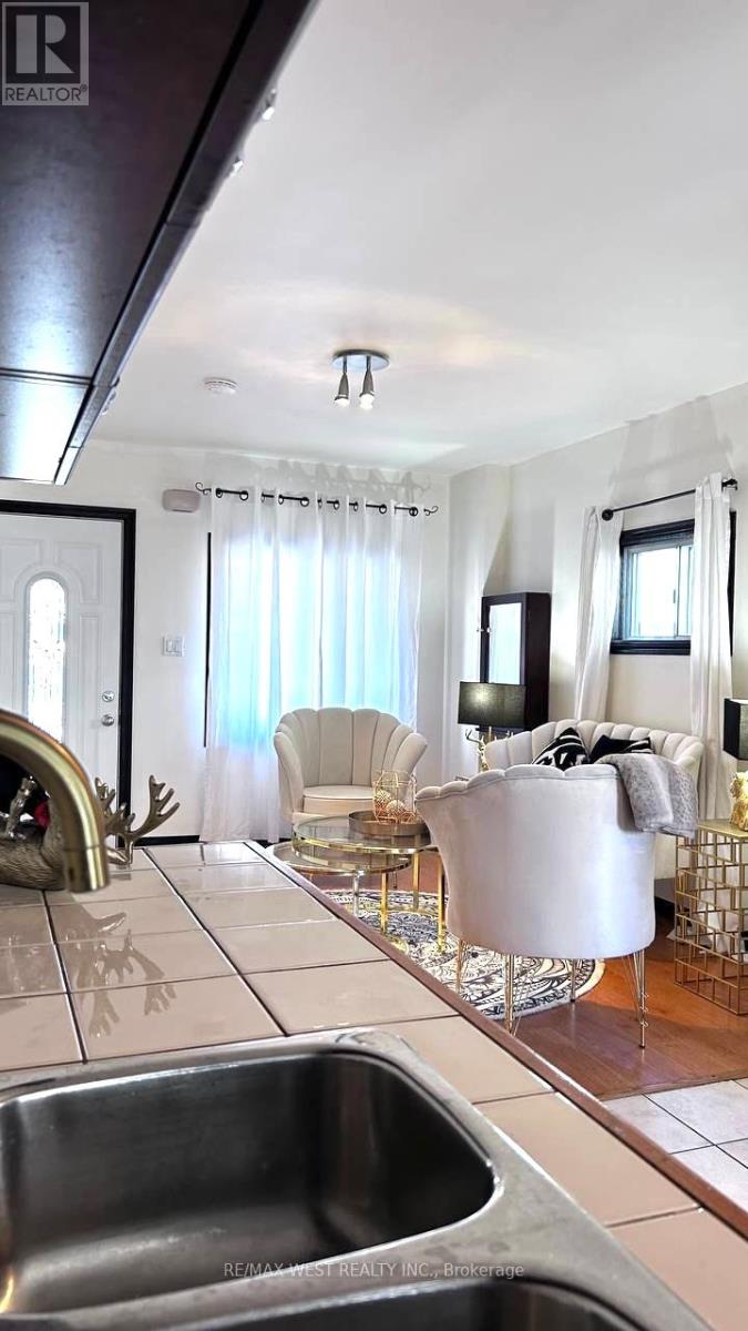 15 Fourteenth Street, Toronto (New Toronto), Ontario  M8V 3H8 - Photo 10 - W12908532