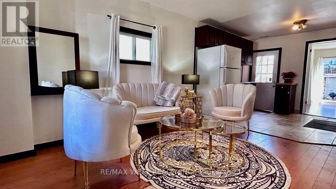 15 Fourteenth Street, Toronto (New Toronto), Ontario  M8V 3H8 - Photo 12 - W12908532