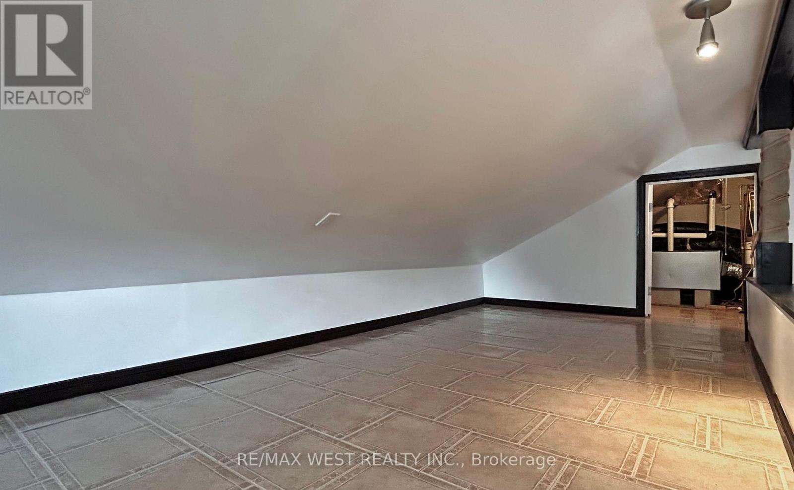 15 Fourteenth Street, Toronto (New Toronto), Ontario  M8V 3H8 - Photo 18 - W12908532