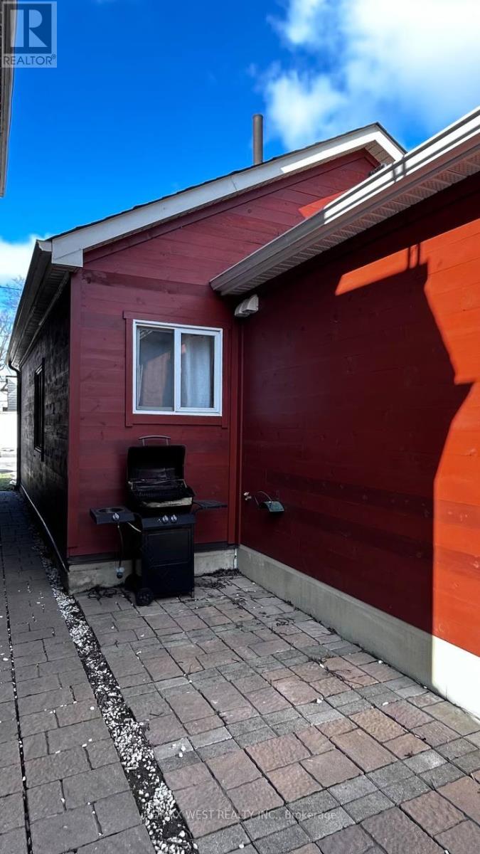 15 Fourteenth Street, Toronto (New Toronto), Ontario  M8V 3H8 - Photo 22 - W12908532