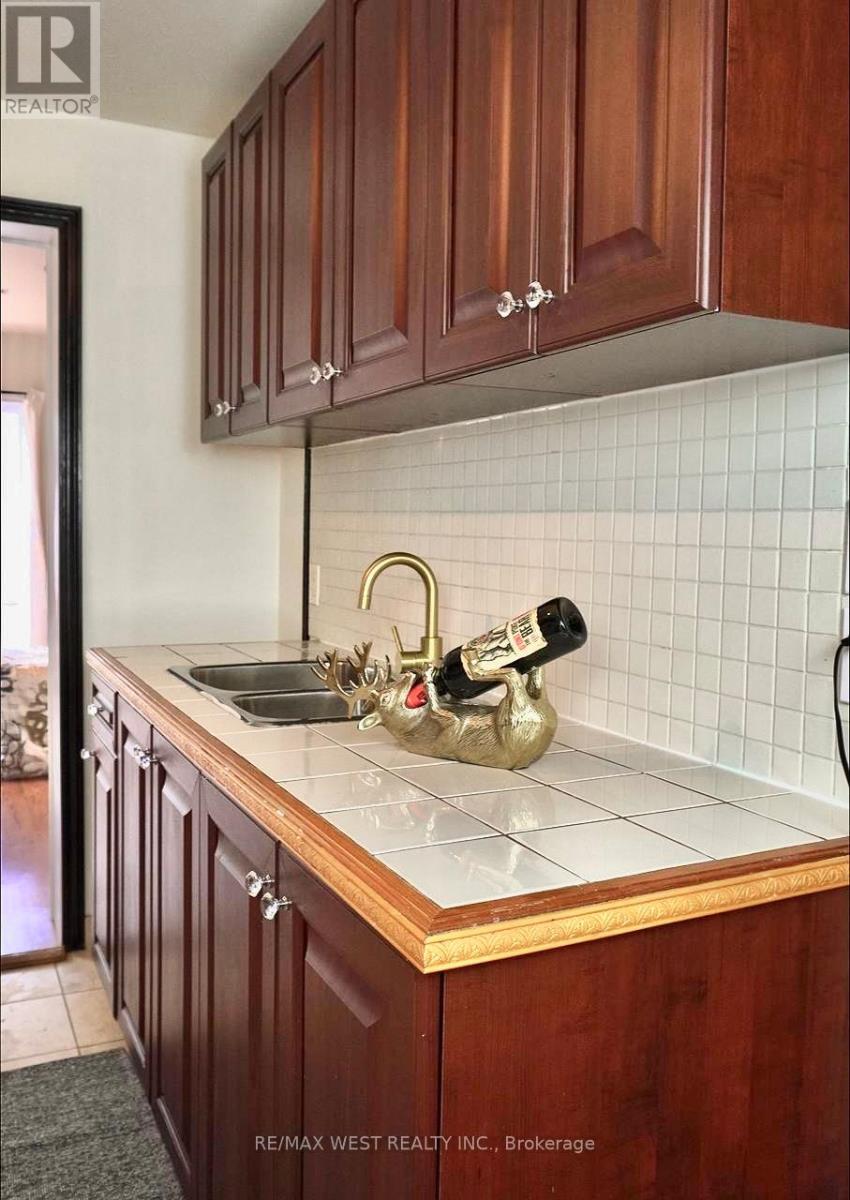 15 Fourteenth Street, Toronto (New Toronto), Ontario  M8V 3H8 - Photo 5 - W12908532