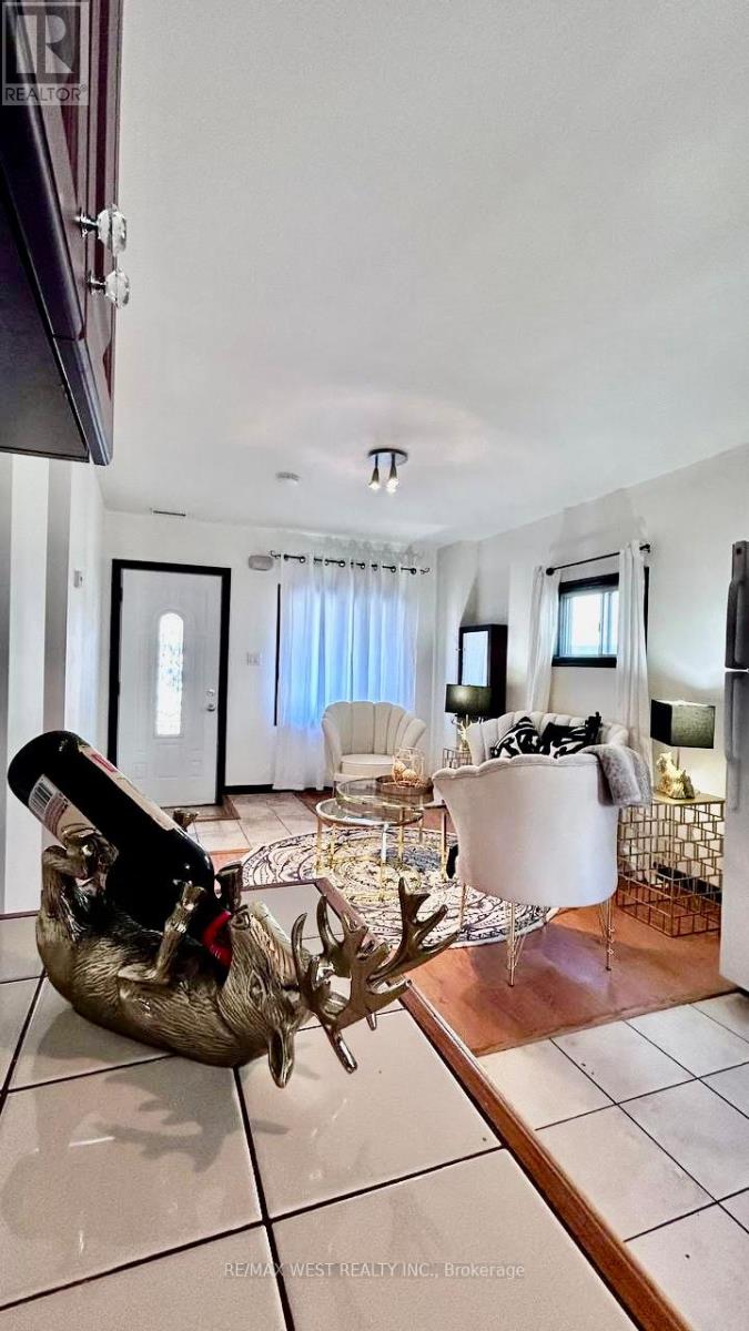 15 Fourteenth Street, Toronto (New Toronto), Ontario  M8V 3H8 - Photo 9 - W12908532