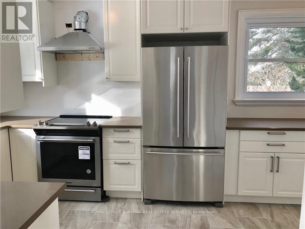 252 Pomona Avenue, Burlington, Ontario  L7N 1T1 - Photo 16 - W12908566