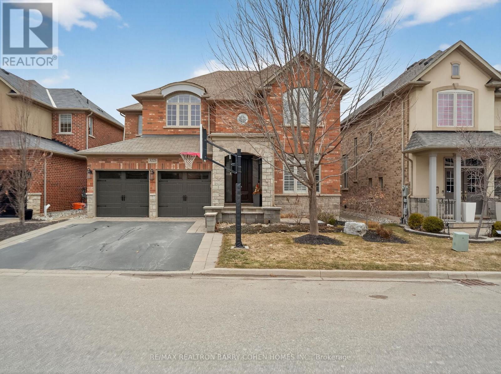 3225 Saltaire Crescent, Oakville, Ontario  L6M 0K8 - Photo 2 - W12908616