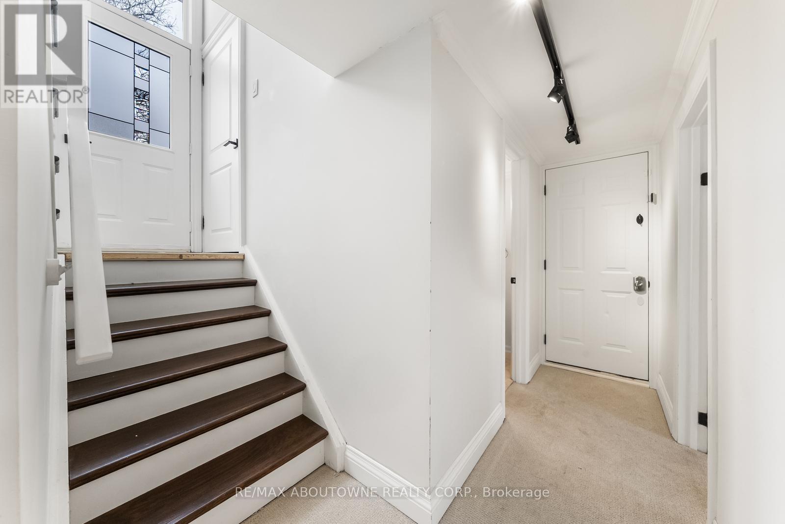 407 Canterbury Crescent, Oakville, Ontario  L6J 5K8 - Photo 15 - W12908624