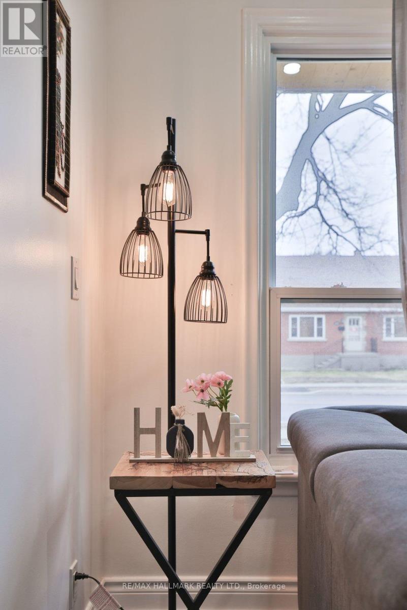 2334 Prospect Street, Burlington, Ontario  L7R 2A6 - Photo 3 - W12908634