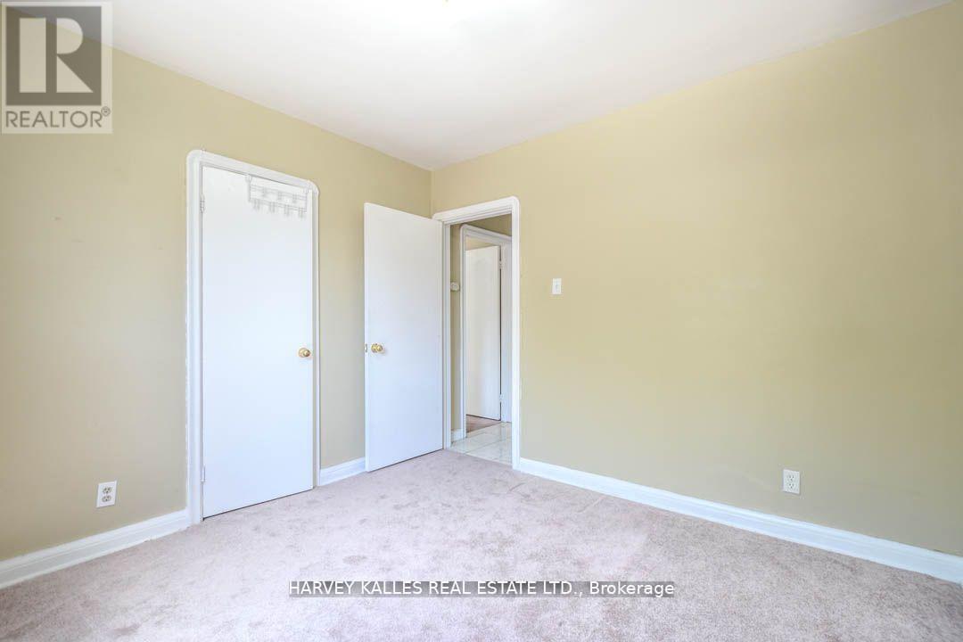 90 Trethewey Drive, Toronto, Ontario  M6M 4B4 - Photo 13 - W12908662