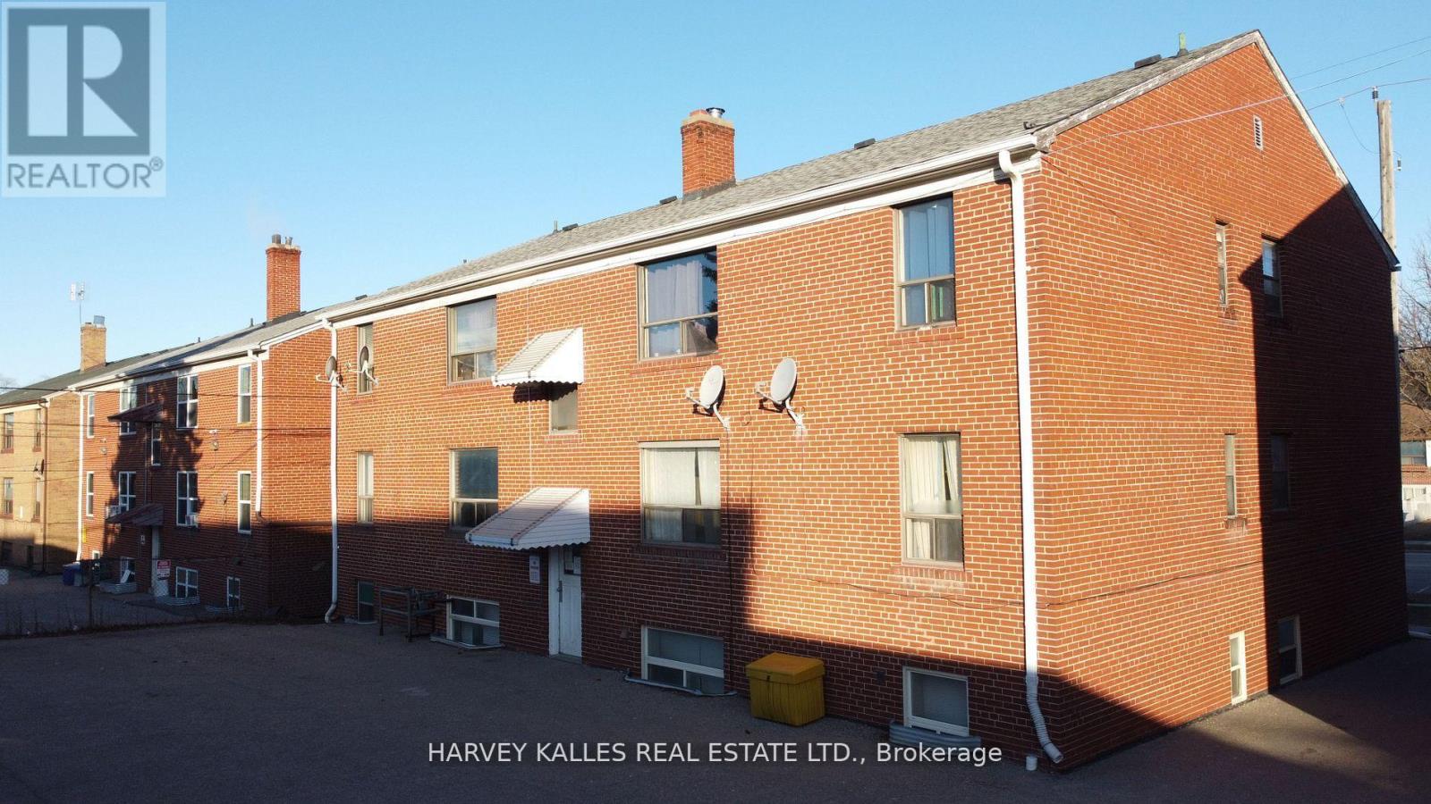 90 Trethewey Drive, Toronto, Ontario  M6M 4B4 - Photo 18 - W12908662