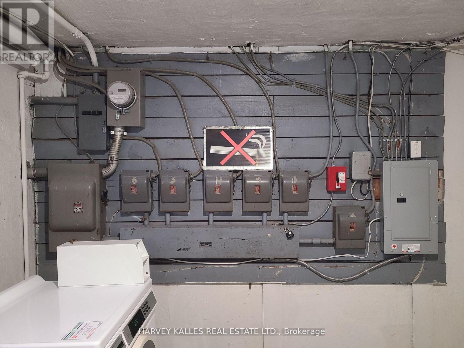 90 Trethewey Drive, Toronto, Ontario  M6M 4B4 - Photo 22 - W12908662