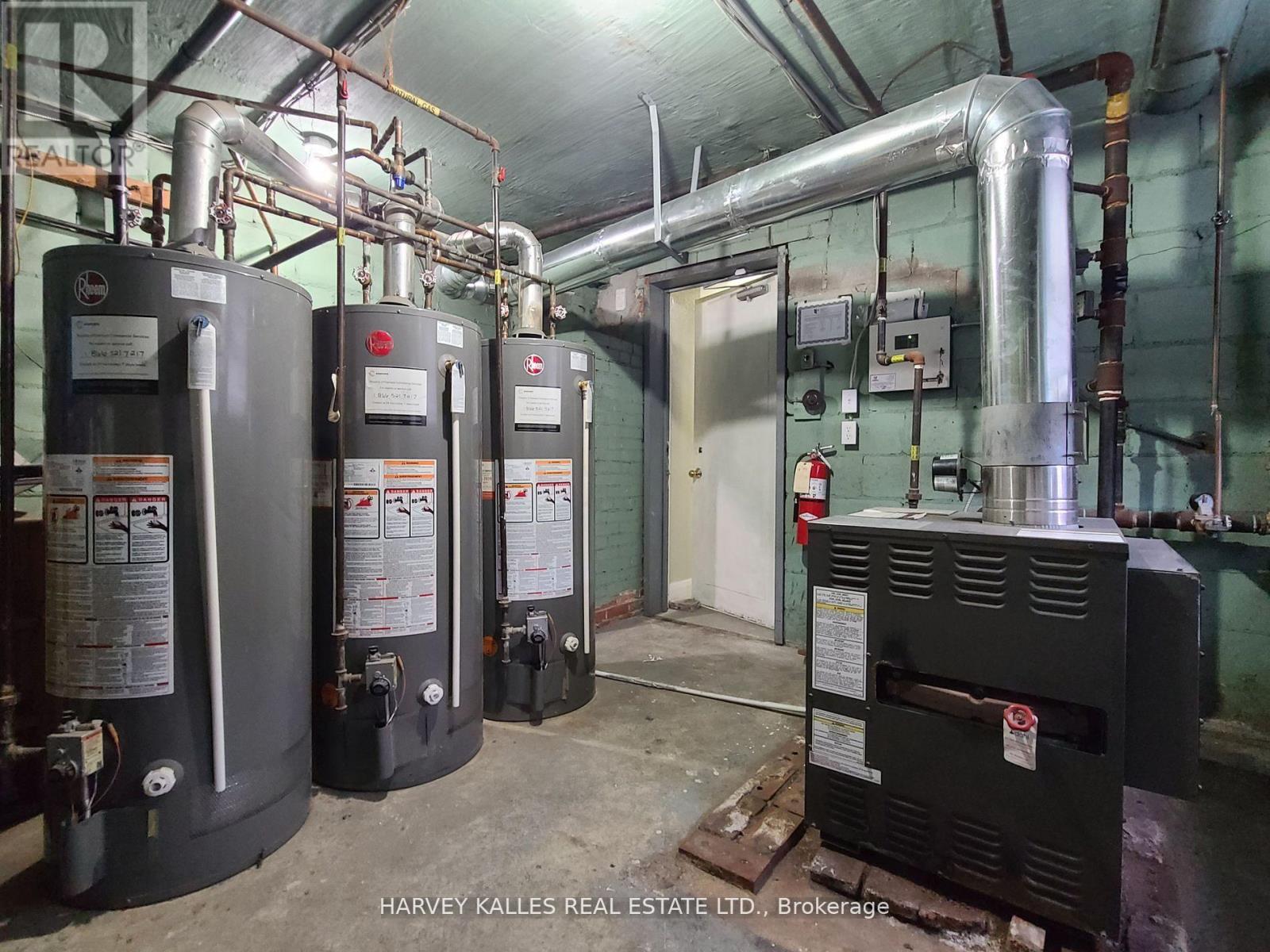 90 Trethewey Drive, Toronto, Ontario  M6M 4B4 - Photo 24 - W12908662