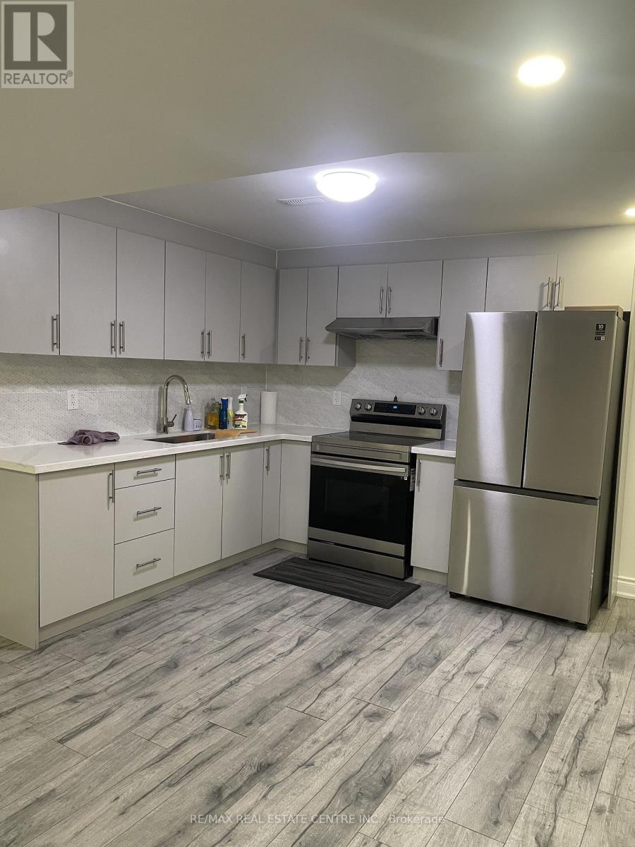 30 Roulette Crescent, Brampton, Ontario  L7A 4R7 - Photo 2 - W12908720