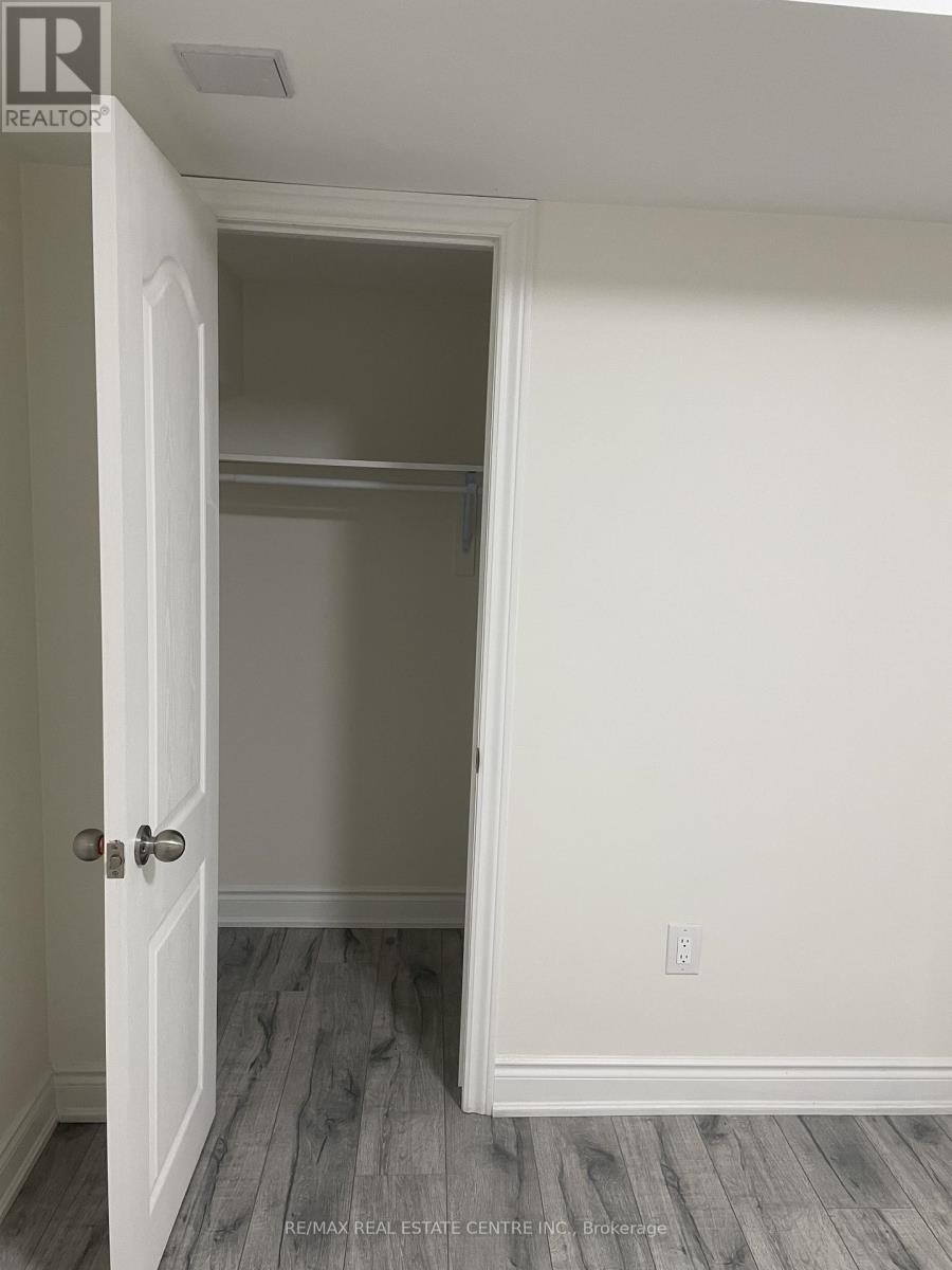 30 Roulette Crescent, Brampton, Ontario  L7A 4R7 - Photo 7 - W12908720