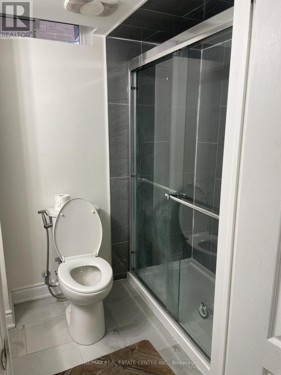 30 Roulette Crescent, Brampton, Ontario  L7A 4R7 - Photo 8 - W12908720