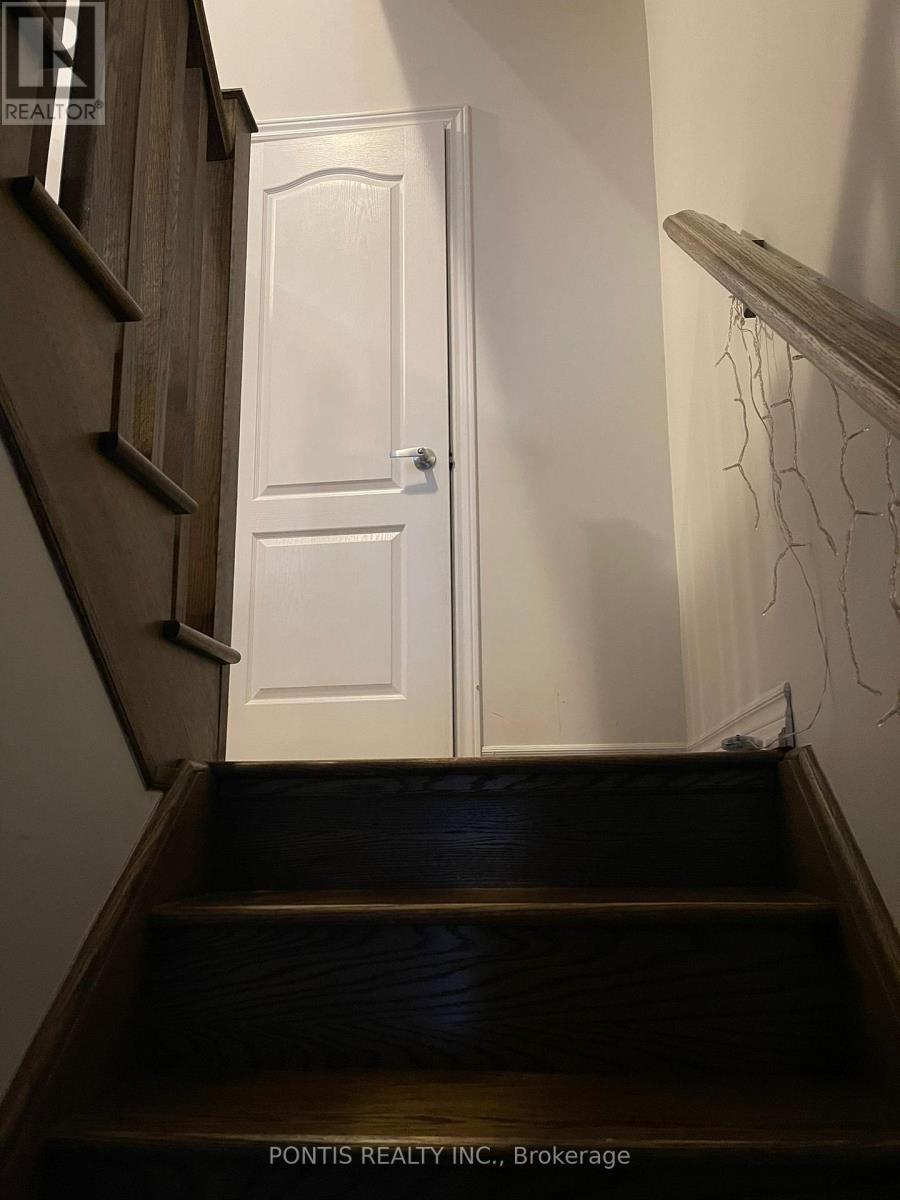 3038 Postridge Drive, Oakville, Ontario  L6L 0R9 - Photo 2 - W12908724