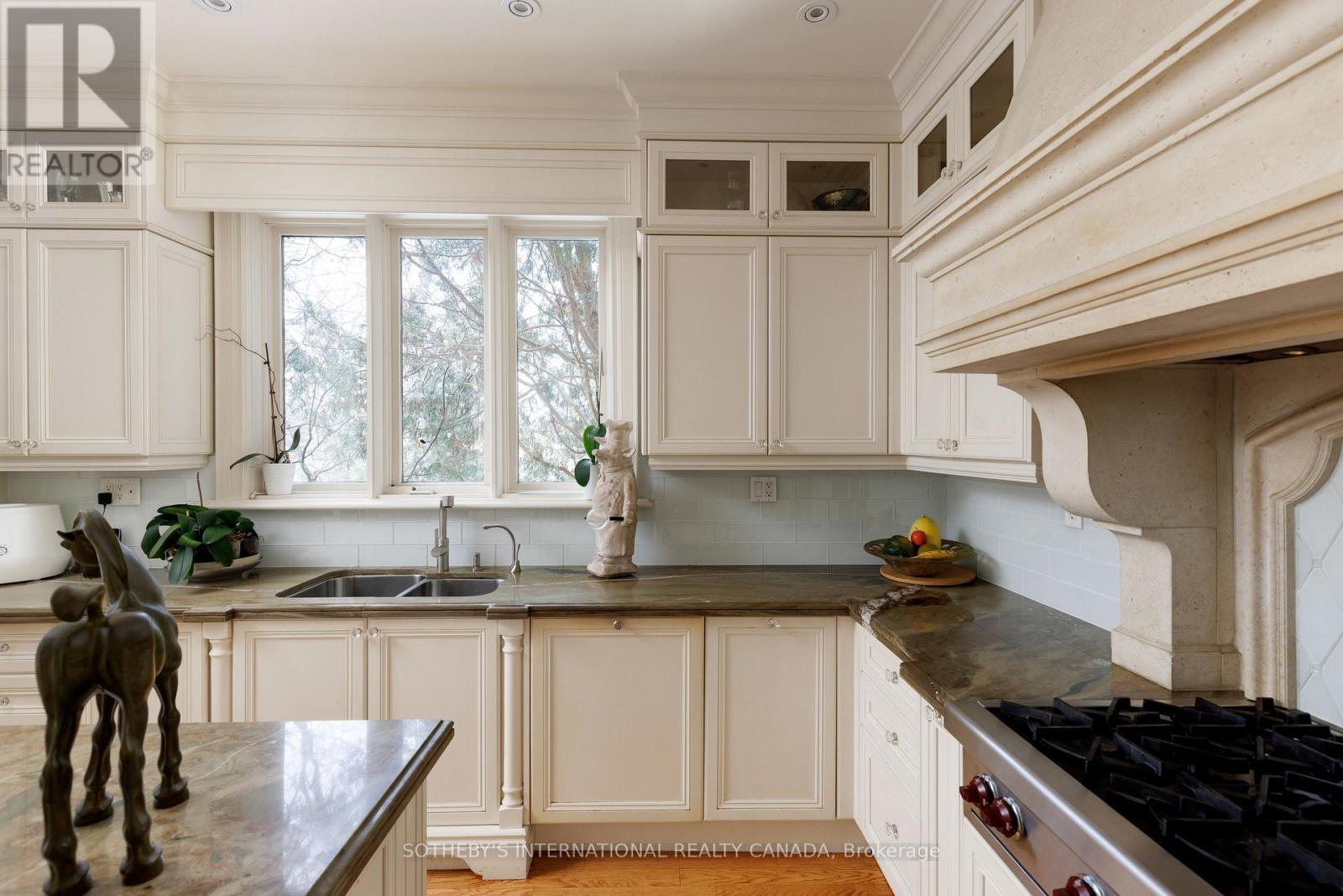 23 Edenbrook Hill, Toronto, Ontario  M9A 3Z7 - Photo 16 - W12908760