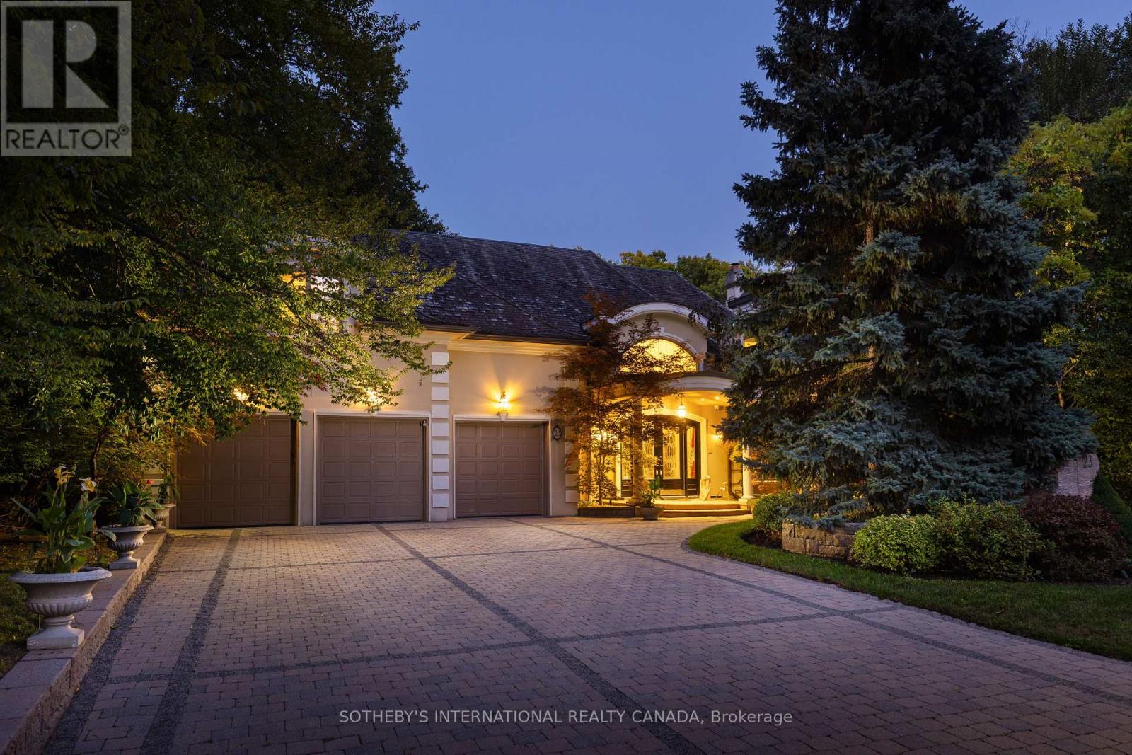 23 Edenbrook Hill, Toronto, Ontario  M9A 3Z7 - Photo 2 - W12908760