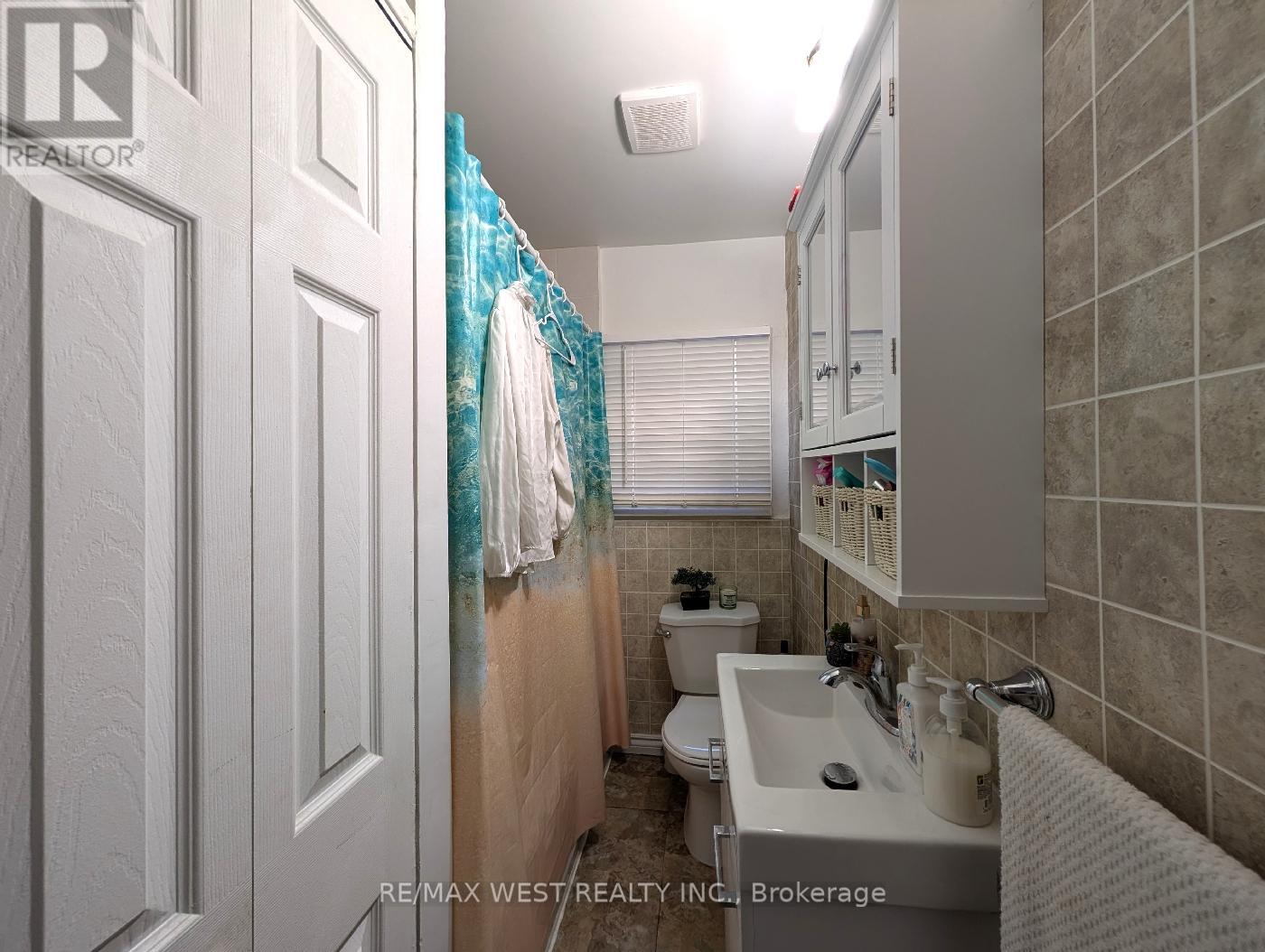 Main Floor - 128 Caledonia Road, Toronto, Ontario  M6E 4S7 - Photo 7 - W12908786