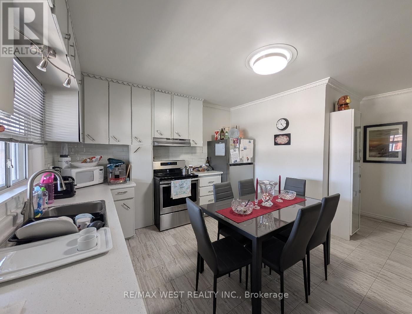 Main Floor - 128 Caledonia Road, Toronto, Ontario  M6E 4S7 - Photo 8 - W12908786