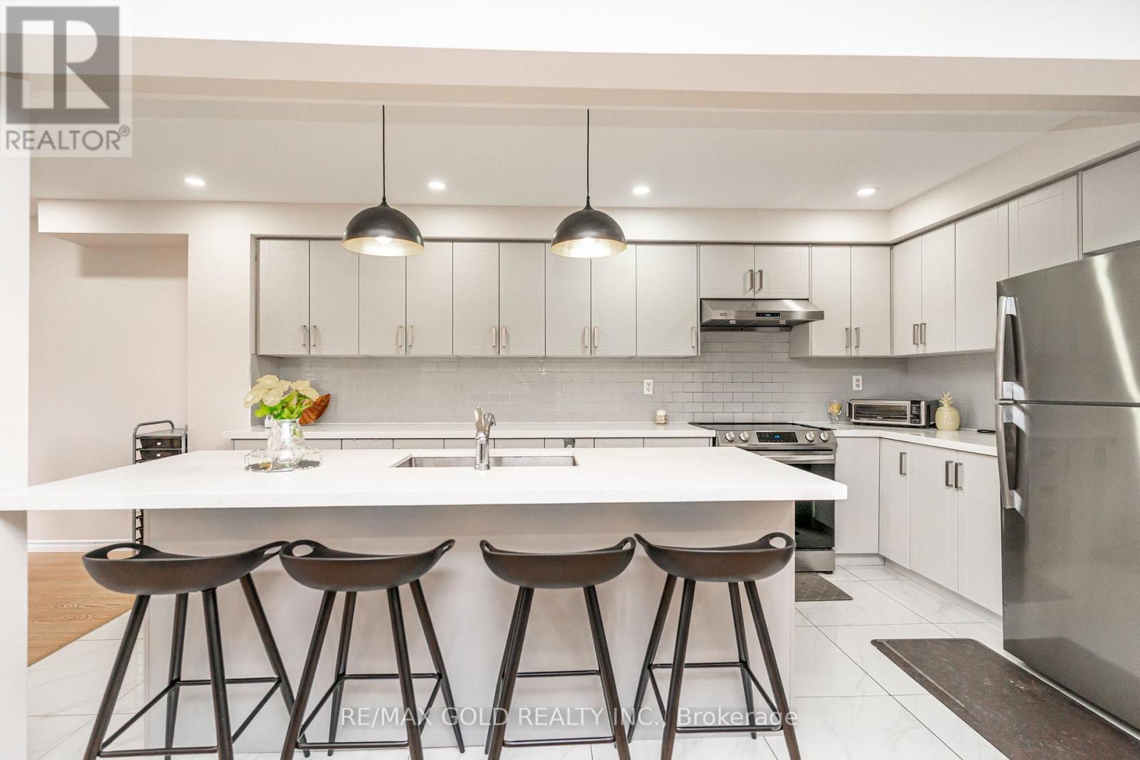 98 Winners Circle, Brampton, Ontario  L7A 1W2 - Photo 11 - W12908800