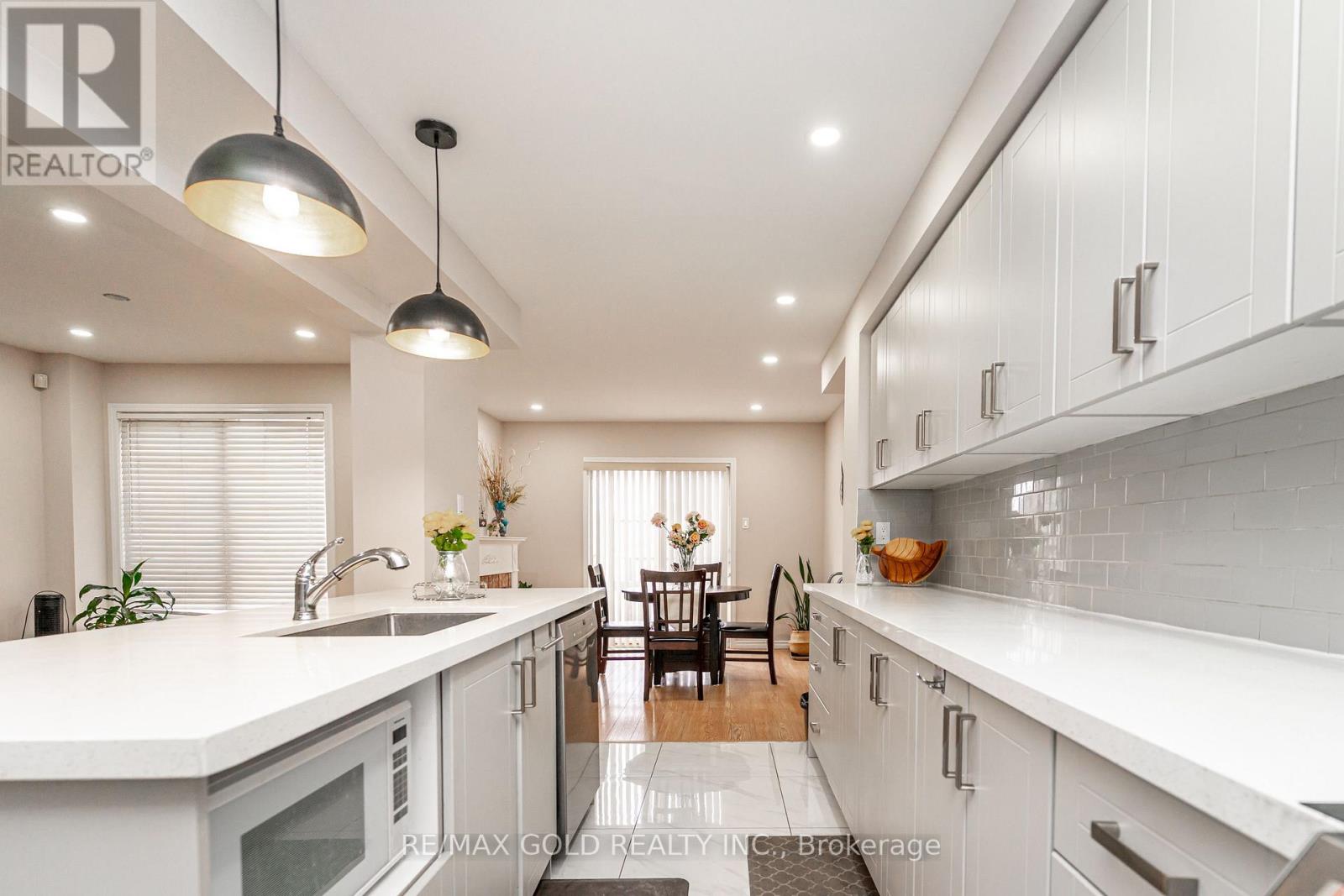 98 Winners Circle, Brampton, Ontario  L7A 1W2 - Photo 12 - W12908800