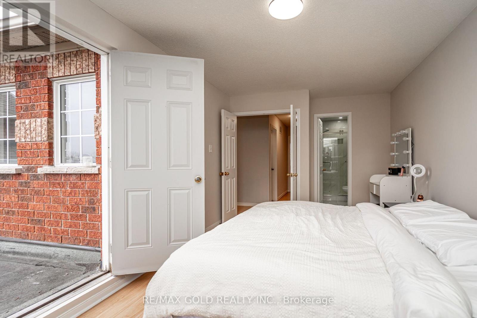 98 Winners Circle, Brampton, Ontario  L7A 1W2 - Photo 19 - W12908800