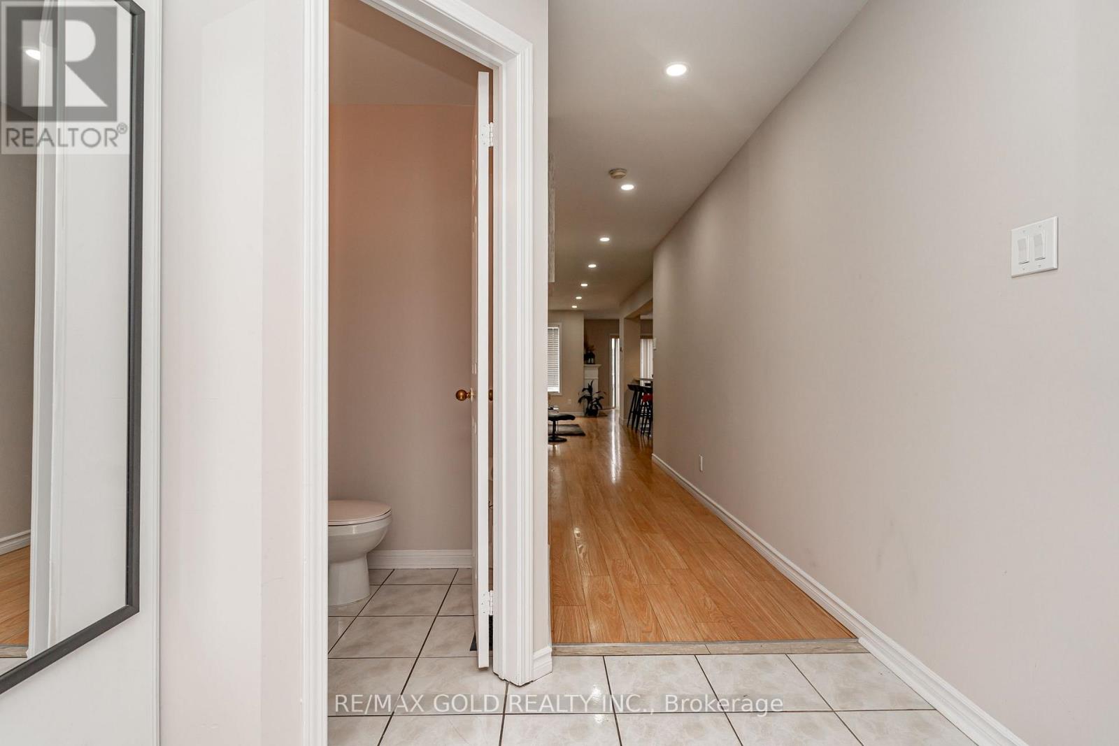 98 Winners Circle, Brampton, Ontario  L7A 1W2 - Photo 4 - W12908800