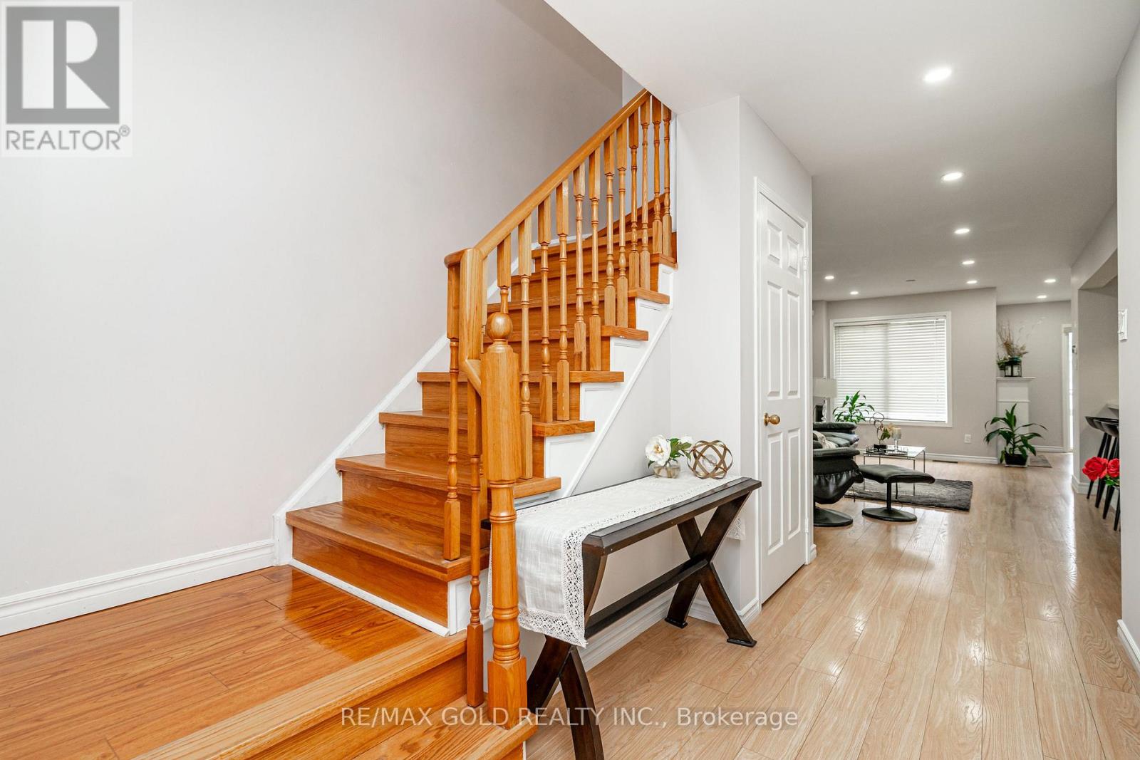 98 Winners Circle, Brampton, Ontario  L7A 1W2 - Photo 5 - W12908800