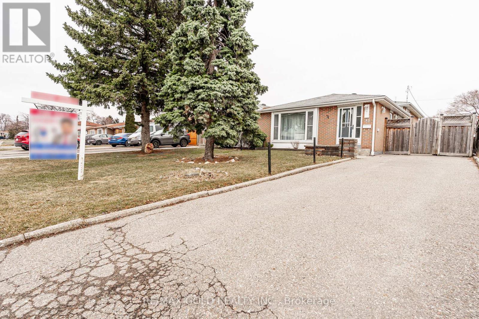 13 CATHCART CRESCENT, Brampton, Ontario