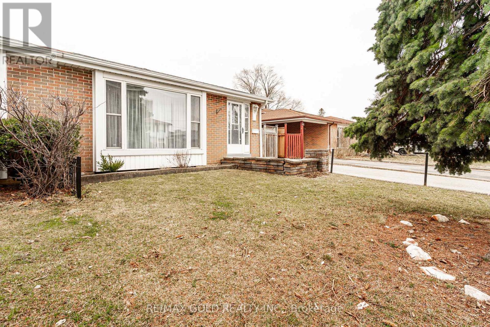 13 Cathcart Crescent, Brampton, Ontario  L6T 2A4 - Photo 2 - W12908820