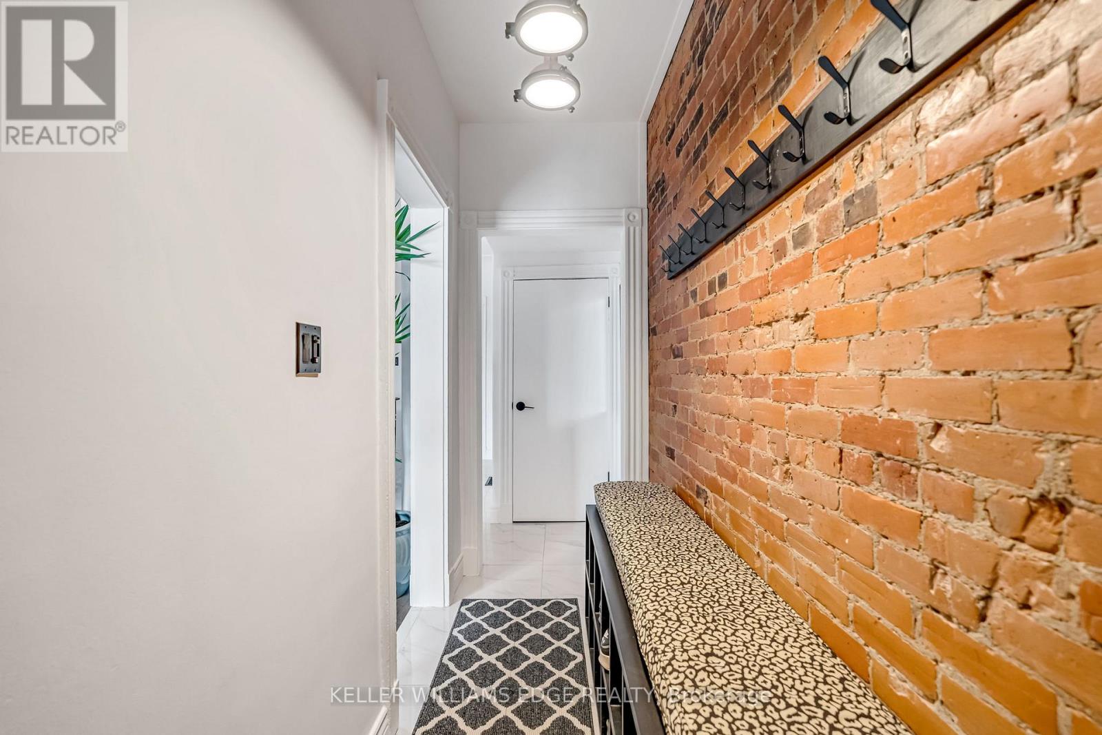 188 Bay Street N, Hamilton, Ontario  L8R 2P7 - Photo 3 - X12908578