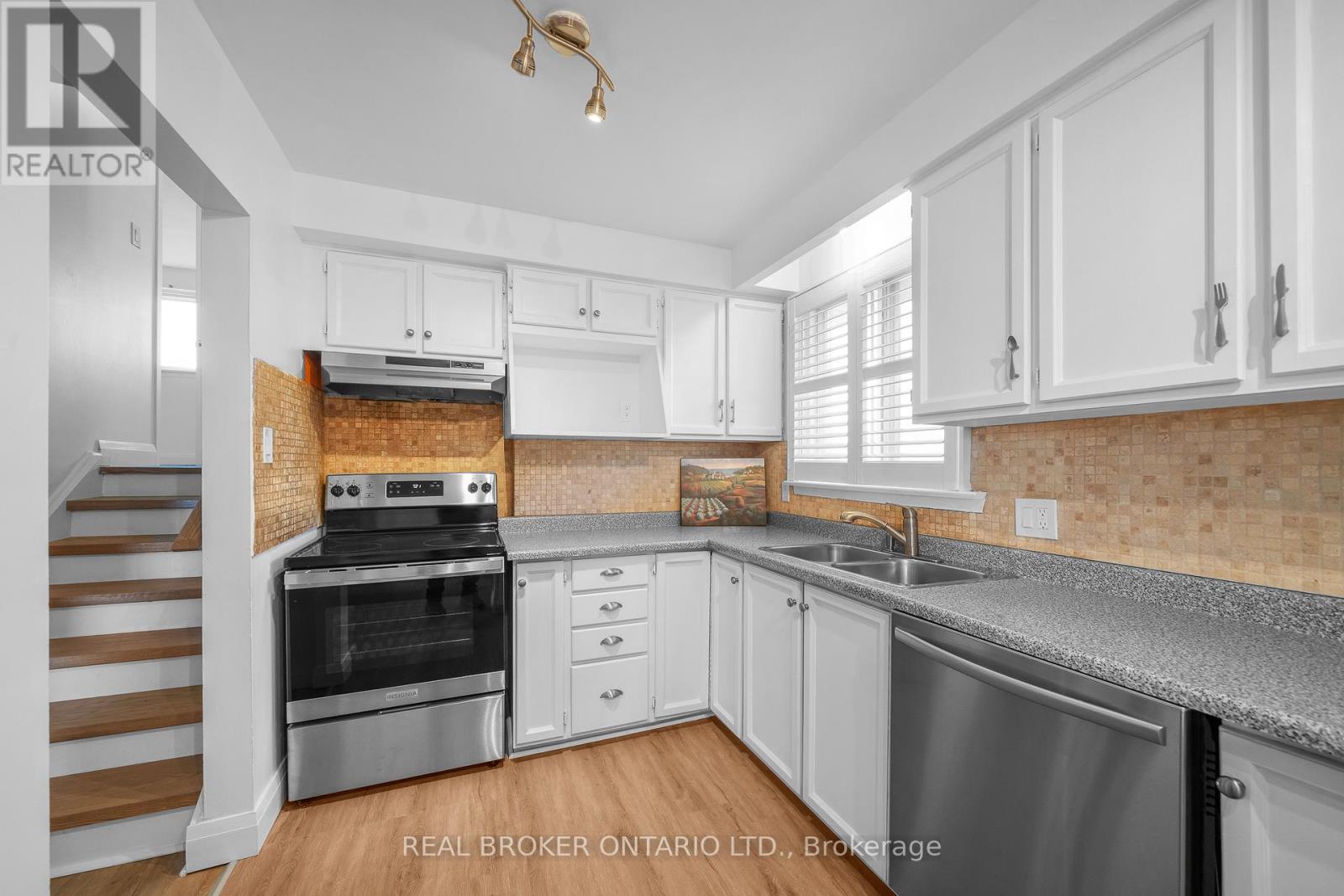 Main - 2518 Harman Court, Mississauga, Ontario  L5J 1T8 - Photo 5 - W12903626