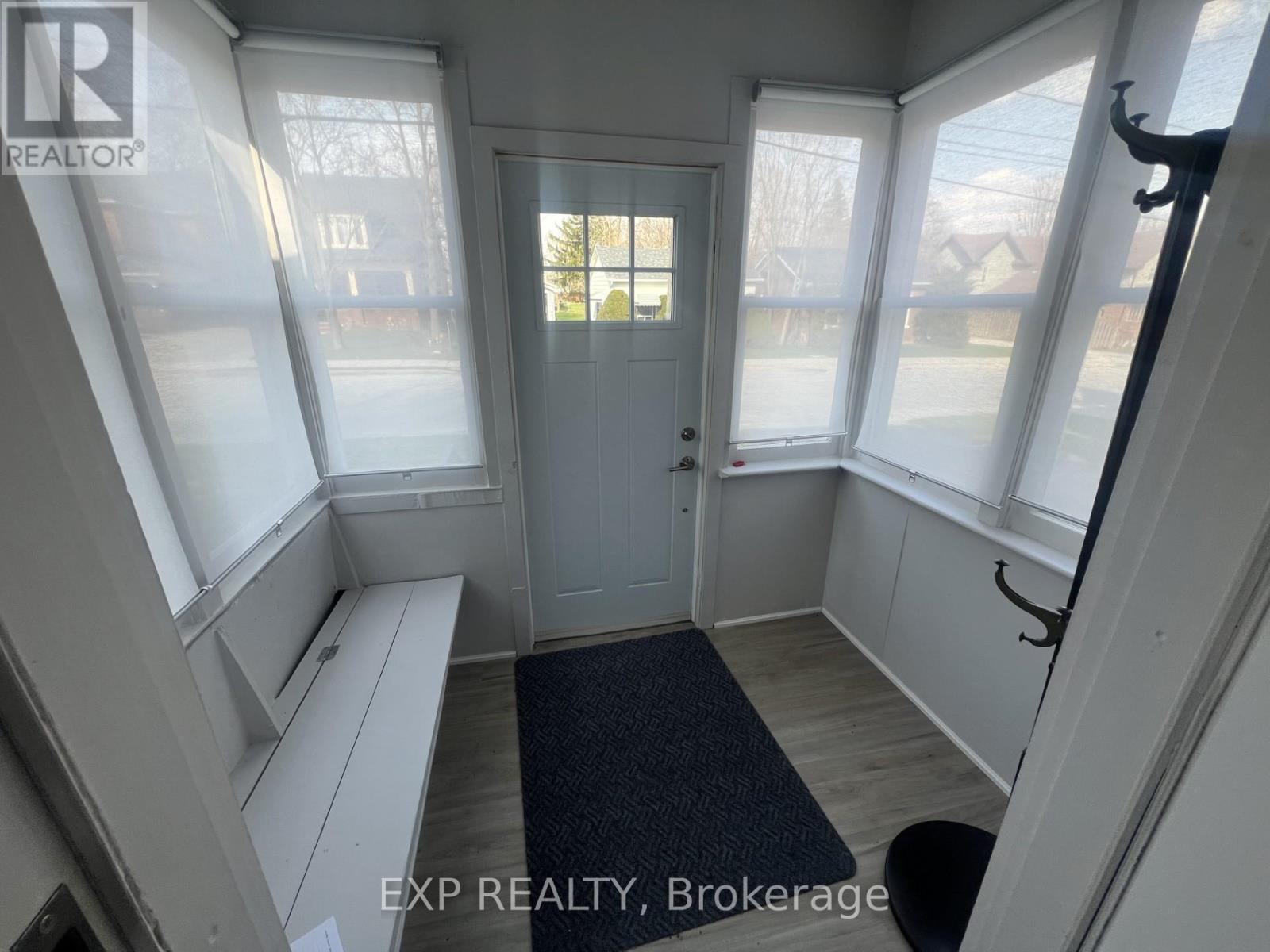 Upper - 74 Mill Street, Orangeville, Ontario  L9W 2M7 - Photo 3 - W12908112