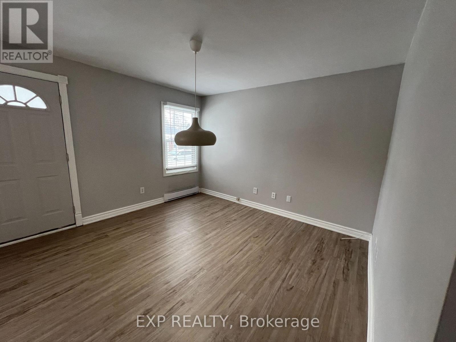 Upper - 74 Mill Street, Orangeville, Ontario  L9W 2M7 - Photo 9 - W12908112