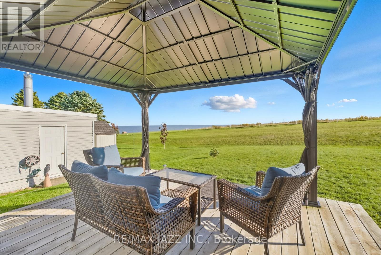 15 BLUFFS ROAD, Clarington, Ontario