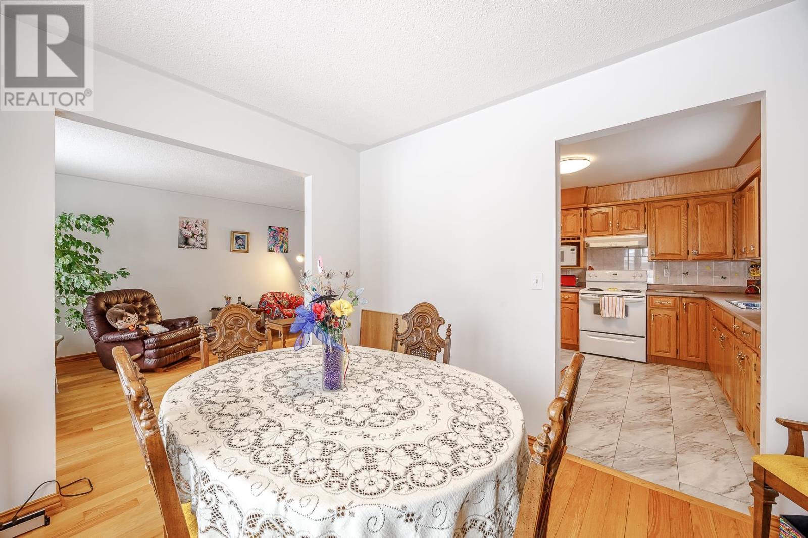 23 Queensgate Blvd, Sault Ste. Marie, Ontario  P6A 6Y6 - Photo 11 - SM260328