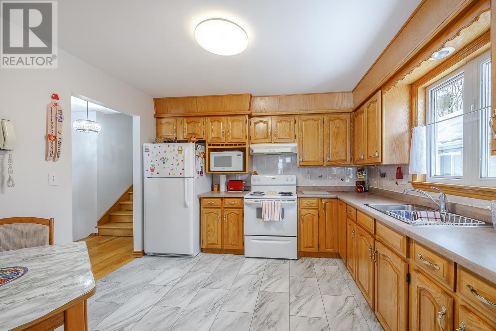 23 Queensgate Blvd, Sault Ste. Marie, Ontario  P6A 6Y6 - Photo 12 - SM260328