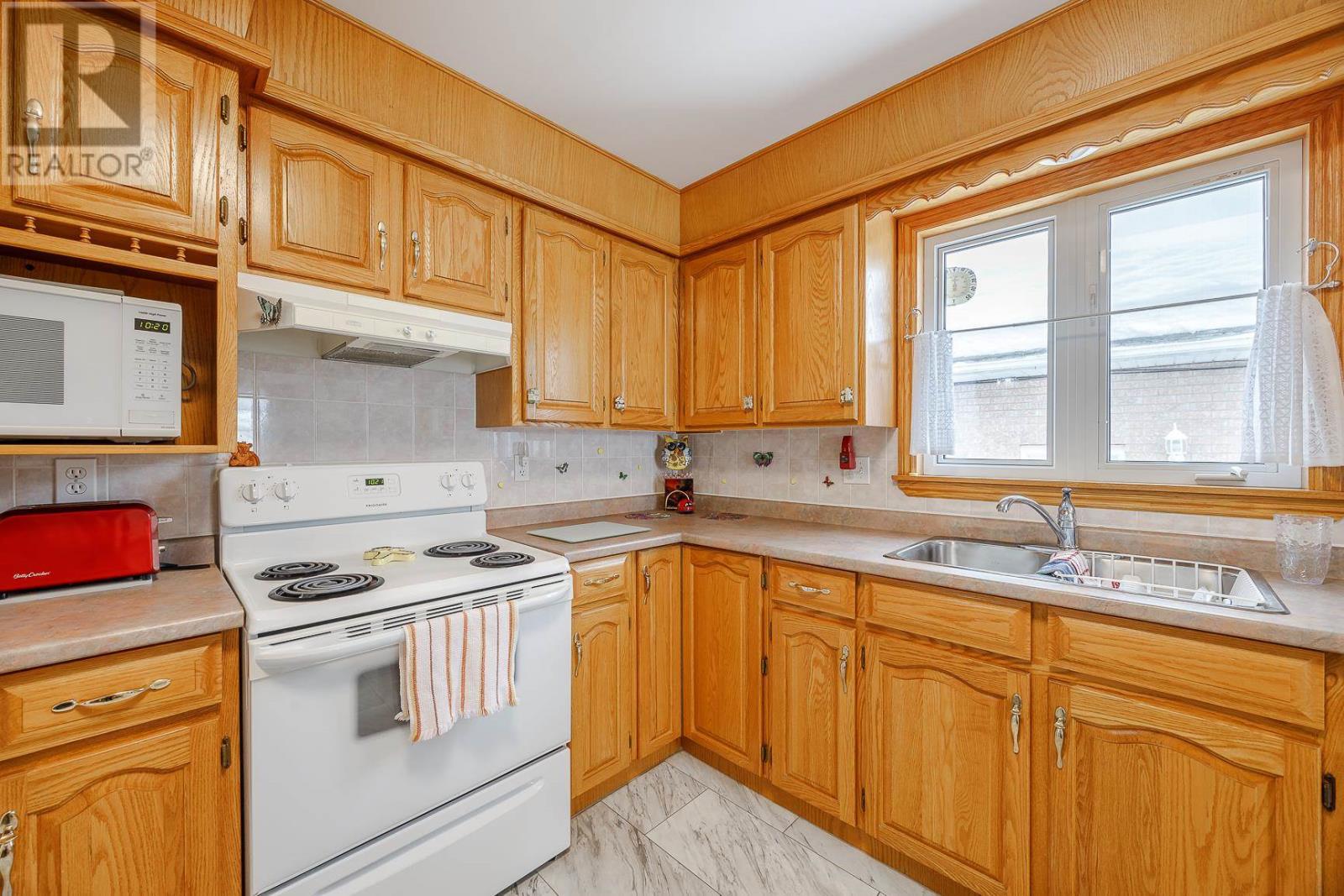 23 Queensgate Blvd, Sault Ste. Marie, Ontario  P6A 6Y6 - Photo 14 - SM260328