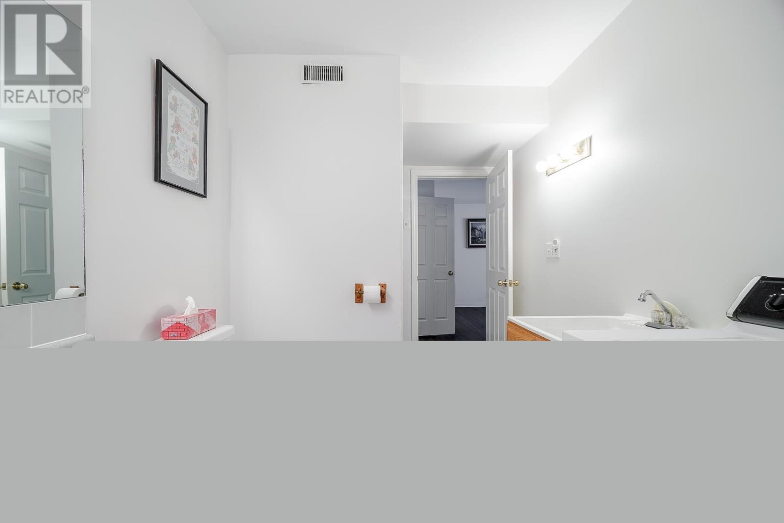 23 Queensgate Blvd, Sault Ste. Marie, Ontario  P6A 6Y6 - Photo 29 - SM260328