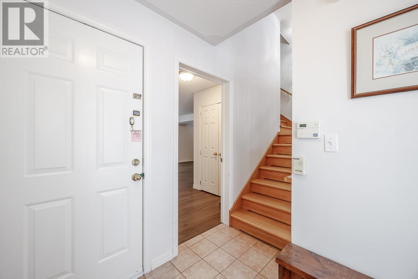 23 Queensgate Blvd, Sault Ste. Marie, Ontario  P6A 6Y6 - Photo 6 - SM260328