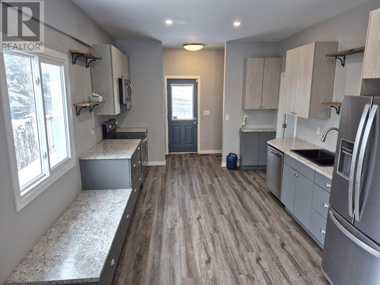 217 Angus St, Thunder Bay, Ontario  P7A 2Y3 - Photo 3 - TB2600491