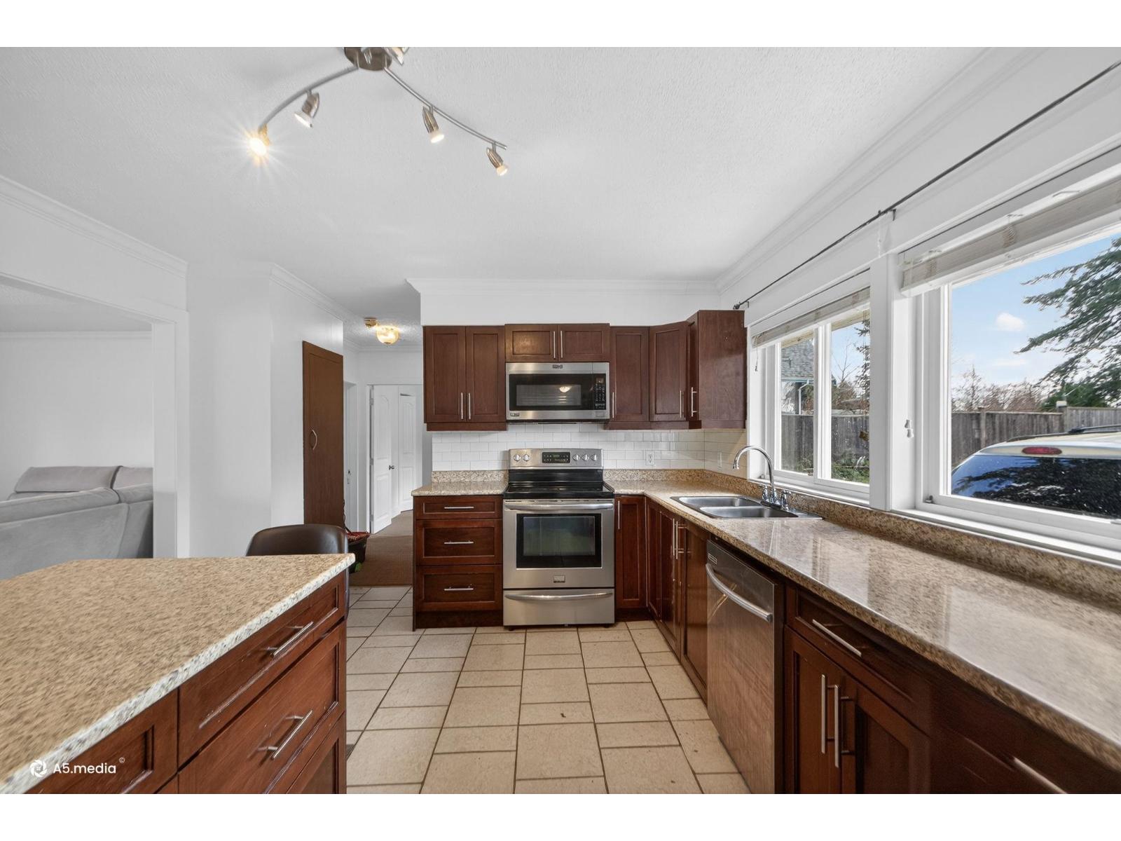 14032 Grosvenor Road, Surrey, British Columbia  V3R 5G5 - Photo 16 - R3101006