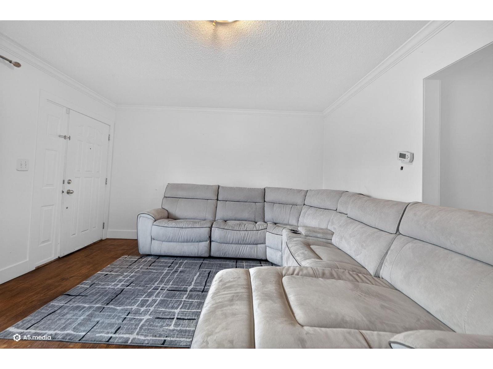 14032 Grosvenor Road, Surrey, British Columbia  V3R 5G5 - Photo 9 - R3101006