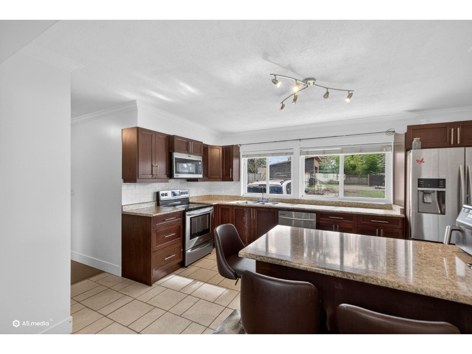 14032 Grosvenor Road, Surrey, British Columbia  V3R 5G5 - Photo 12 - R3101006