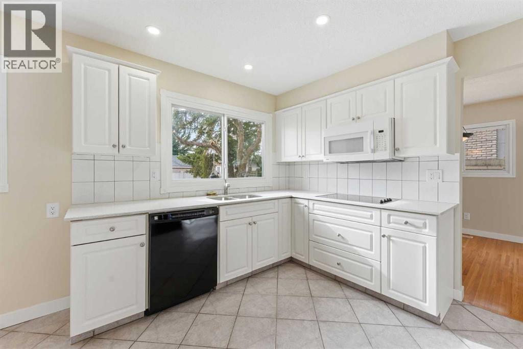 10603 Maplecreek Drive SE, Calgary, Alberta  T2J 1V2 - Photo 13 - A2292947