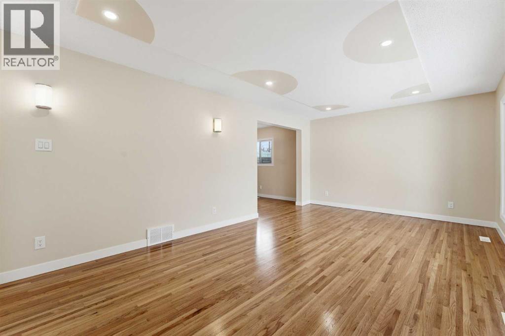 10603 Maplecreek Drive SE, Calgary, Alberta  T2J 1V2 - Photo 16 - A2292947