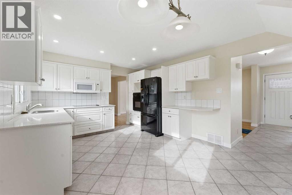 10603 Maplecreek Drive SE, Calgary, Alberta  T2J 1V2 - Photo 11 - A2292947