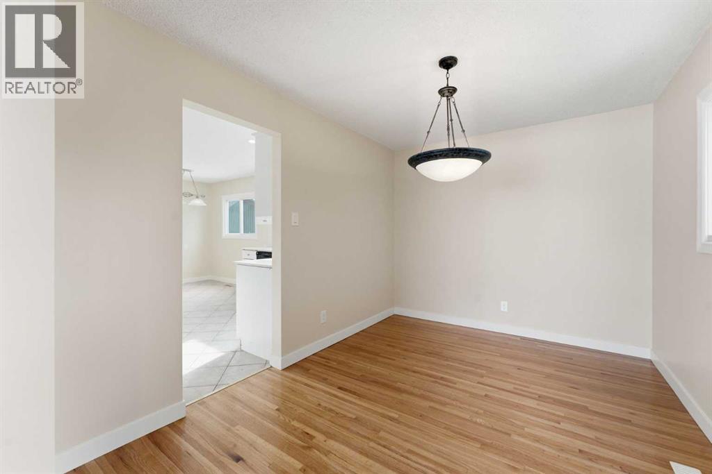 10603 Maplecreek Drive SE, Calgary, Alberta  T2J 1V2 - Photo 9 - A2292947