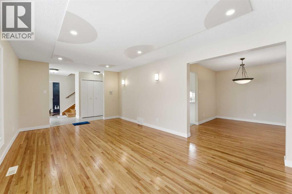 10603 Maplecreek Drive SE, Calgary, Alberta  T2J 1V2 - Photo 8 - A2292947