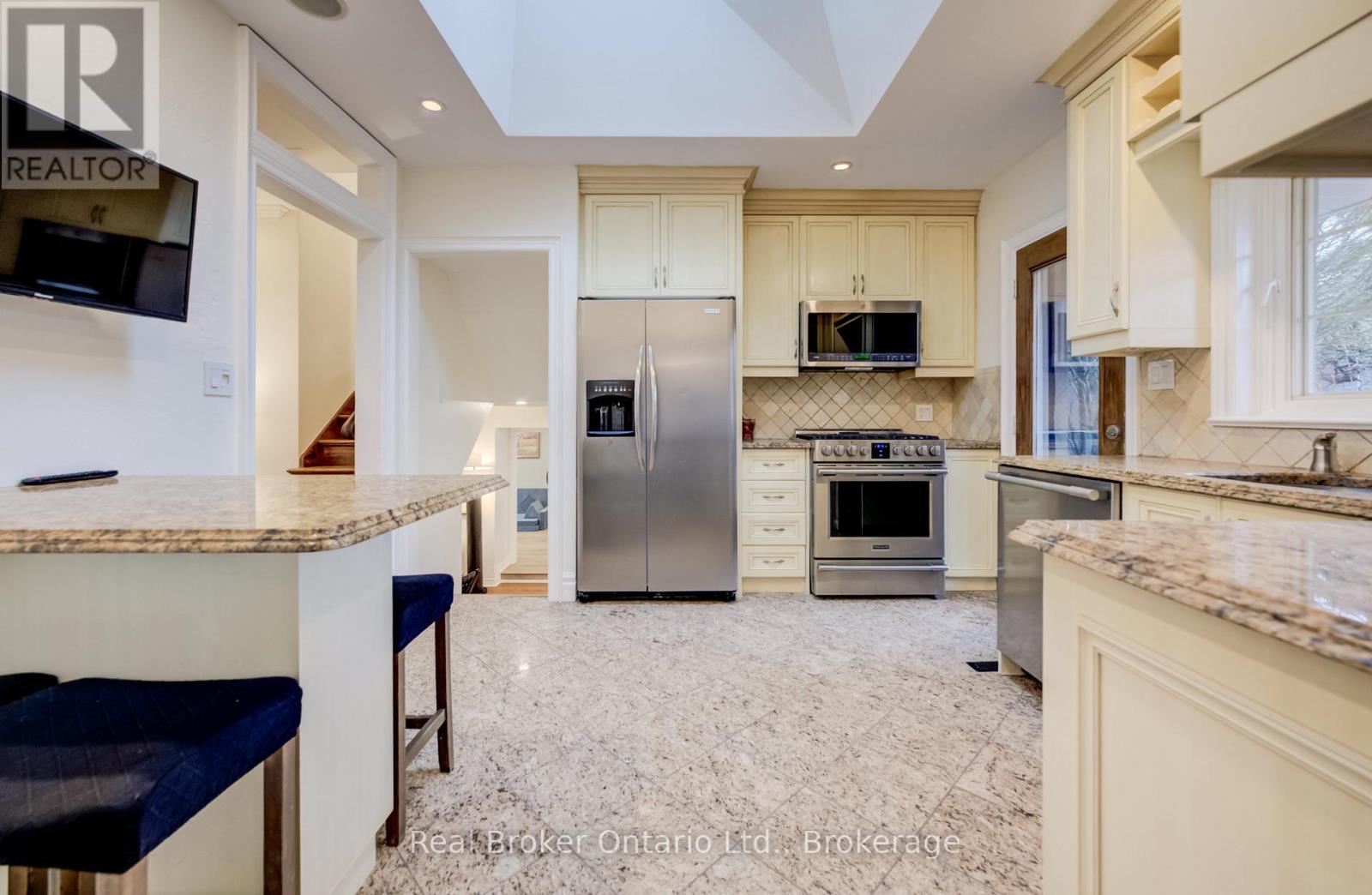 655 Ellengale Road, Burlington, Ontario  L7T 3N9 - Photo 12 - W12908878