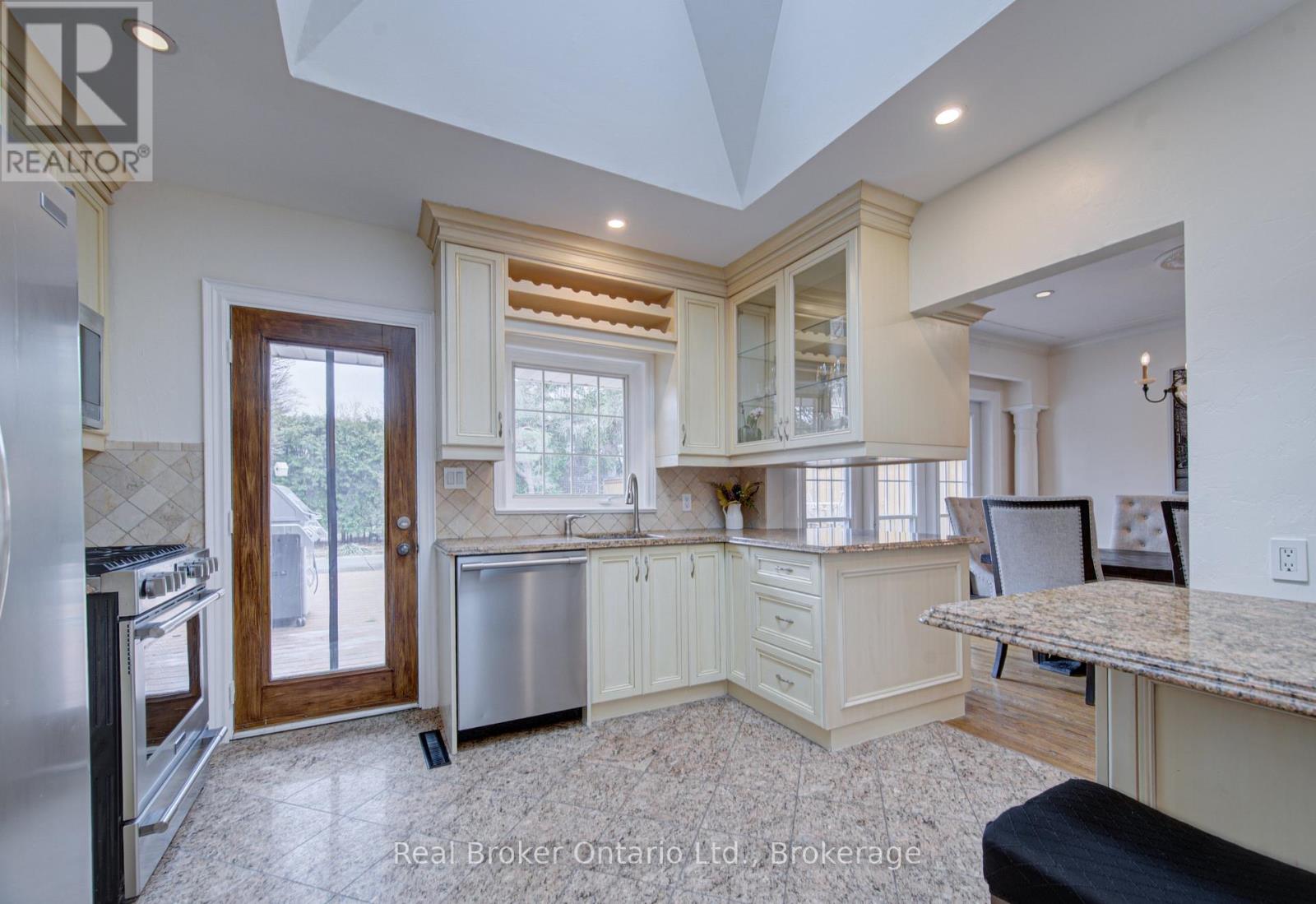 655 Ellengale Road, Burlington, Ontario  L7T 3N9 - Photo 19 - W12908878